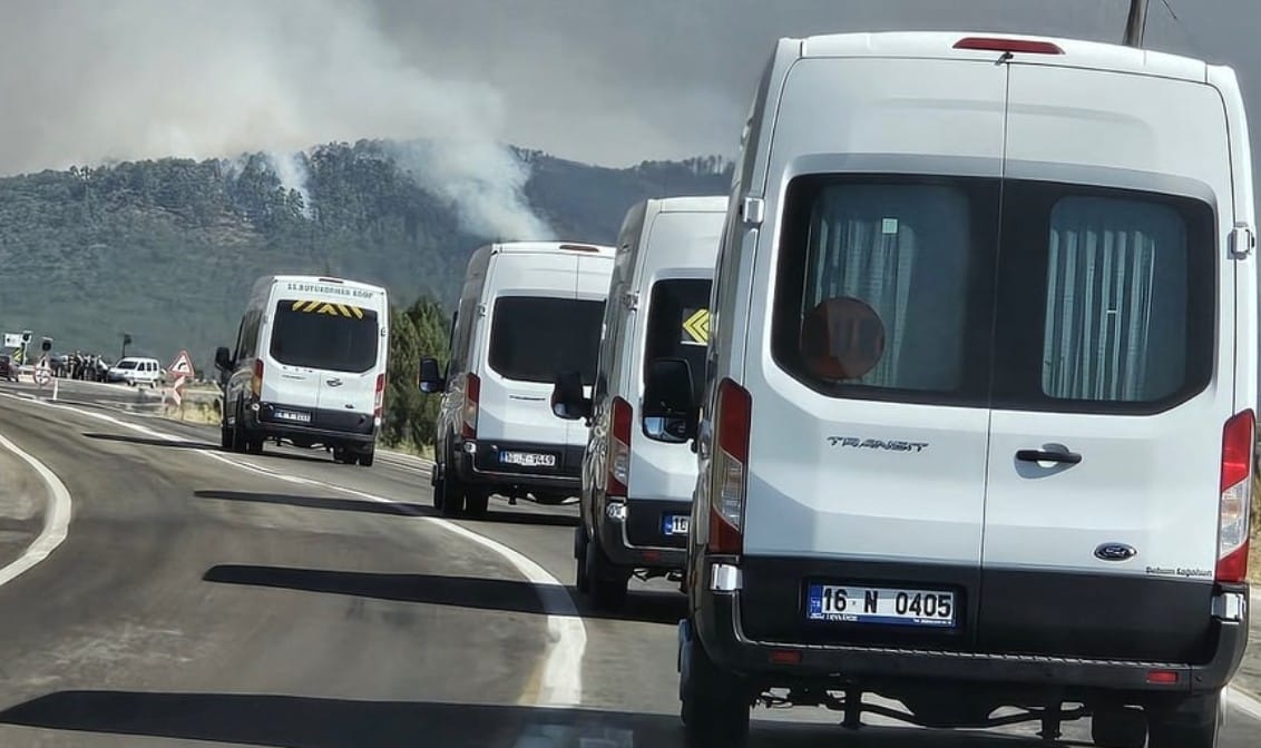 Yangının yayılması üzerine Harmancık ilçesindeki Çamoğlu, Ilıcaksu ve Dutluca mahallelerinin