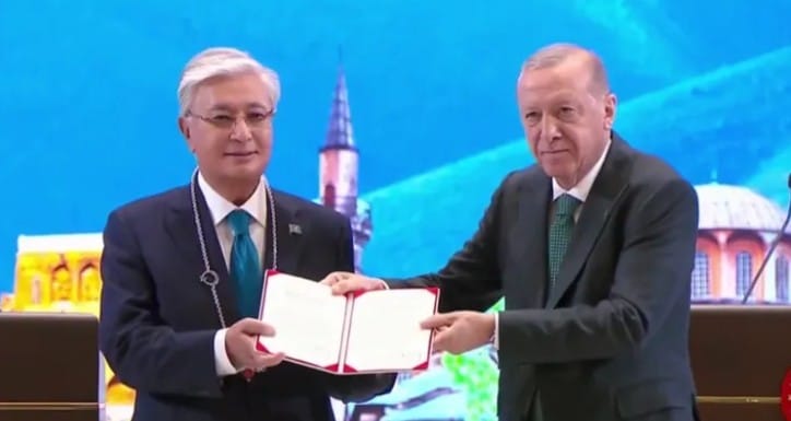 Tokayev’e Türkiye Cumhuriyeti Devlet Nişanı tevcih edildi Cumhurbaşkanı Erdoğan, resmi ziyaret için Ankara’ya gelen Kazakistan Cumhurbaşkanı Tokayev’e