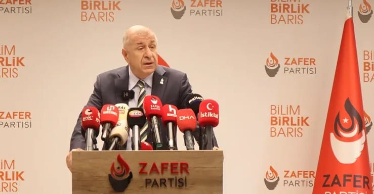 Ümit Özdağ: “Yeni anayasa Türkiye’yi parçalama planıdır” Zafer Partisi lideri Prof. Dr. Ümit Özdağ, Erdoğan-Bahçeli-Öcalan modelinin milli