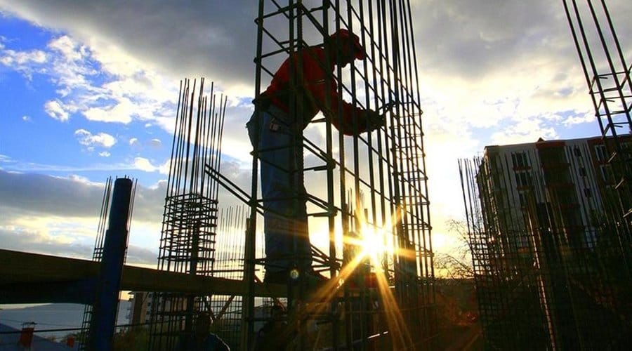 İnşaat Yükseliyor, Hizmet ve Perakende Düşüşte! Türkiye İstatistik Kurumu (TÜİK), Temmuz ayına ait sektörel güven endekslerini
