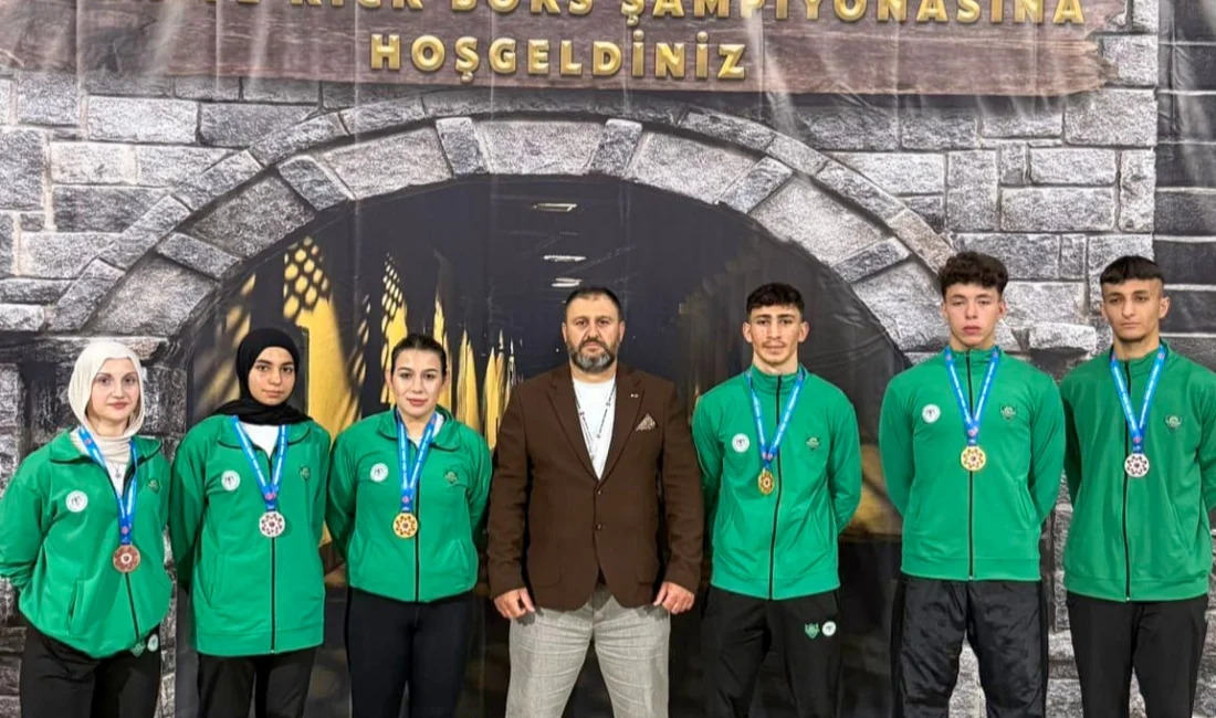 Konya Meram Belediyesi Spor Kulübü sporcuları, İzmir’de düzenlenen Türkiye Kick