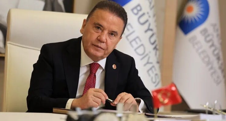Muhittin Böcek’ten adalet ve sağlık çağrısı Tutuklu bulunan Muhittin Böcek, Covid sonrası kalıcı sağlık sorunları yaşadığını