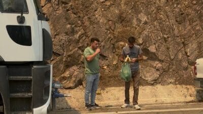 Gürsu’da yaşanan yangın faciasında çok sayıda gönüllü, alevlere karşı canları
