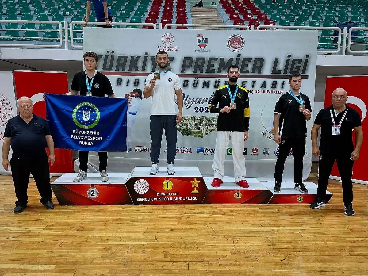 Türkiye Karate Premier Ligi Rıdvan Gümüş etabında Bursa Büyükşehir Belediyespor’un