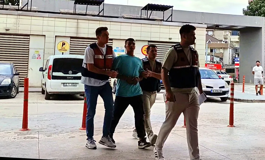 Bursa'da düz kontakla çalınan otomobilin izini süren JASAT ekipleri, hırsızlık