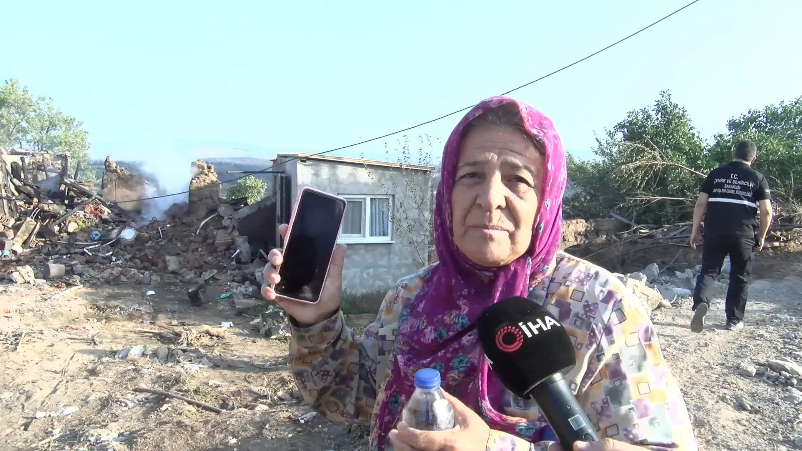 Çanakkale Bayramiç’teki orman yangınında evini kaybeden Faize Soran, “Bir canım,