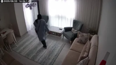 Kocaeli’de bir apartmanda gerçekleşen hırsızlık denemesi, güvenlik kameralarına yansıdı. Üç