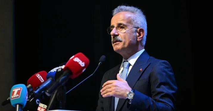 Bakan Uraloğlu, Trabzon’daki danışma toplantısında ulaştırma yatırımlarını anlattı. Zigana Tüneli