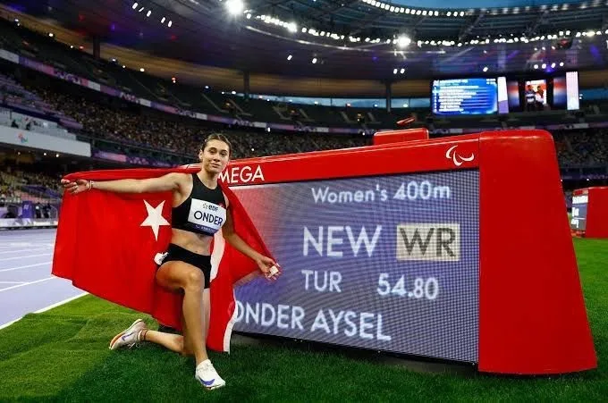 Milli atlet Aysel Önder, İzmir’deki TAF U23 Türkiye Şampiyonası’nda 400