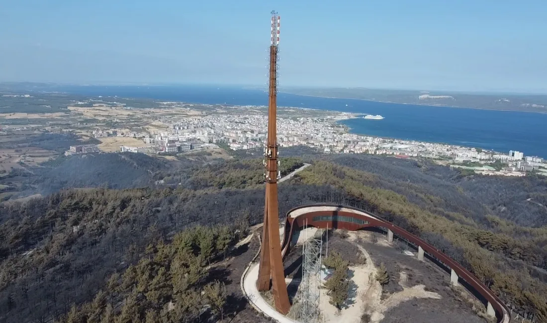 Çanakkale’de yaşanan orman yangınında yanan yerler dron ile görüntülendi Çanakkale’nin Merkez ilçesine bağlı Sarıcaeli köyünde başlayan ve rüzgarın da
