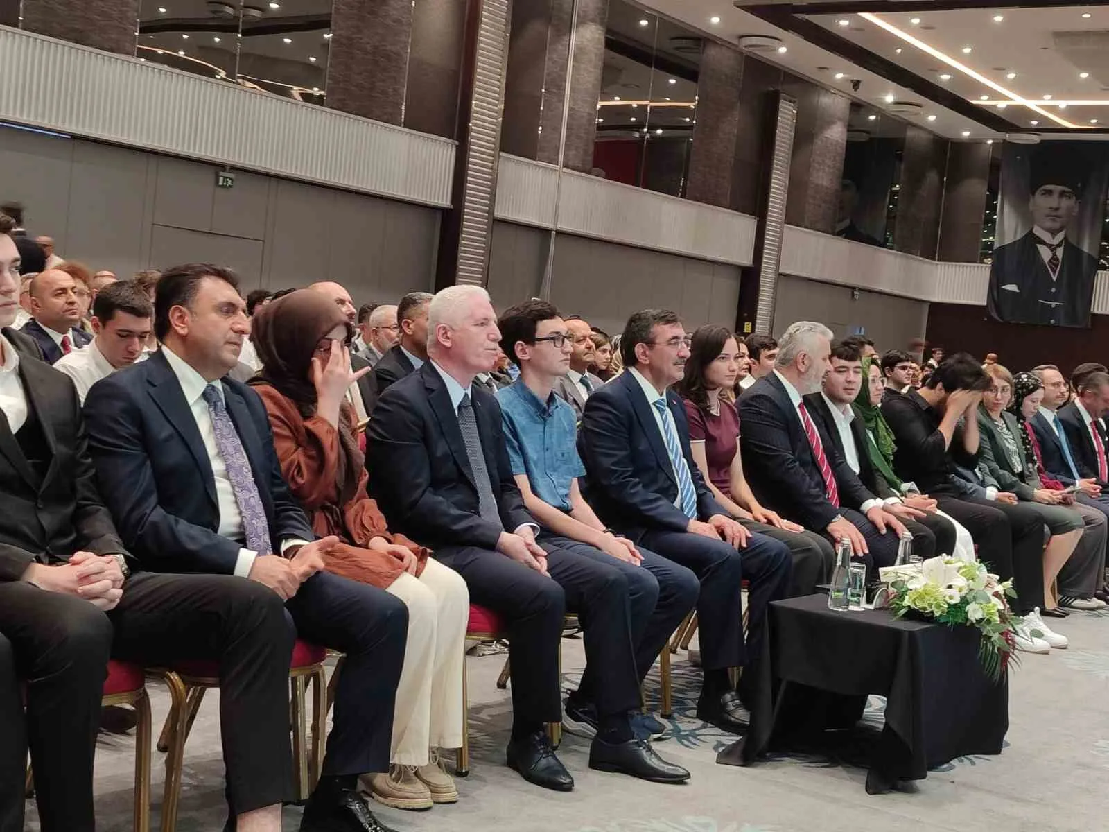 Cumhurbaşkanı Yardımcısı Cevdet Yılmaz, modern teknolojilerle gerçekleştirilen trajediler ve burs