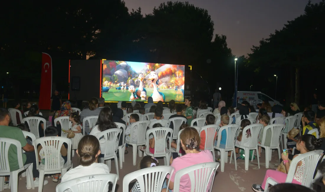 Bursa’da çocuklar çizgi film gecesinde buluştu Bursa’da yaz boyunca çocuklara yönelik birçok etkinlik düzenleyen Büyükşehir Belediyesi,