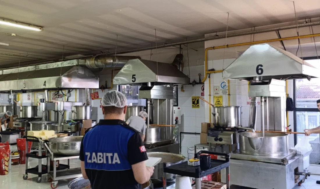 İnegöl Belediyesi Zabıta Müdürlüğü ekipleri, denetim faaliyetleri kapsamında pastane, tatlıcı