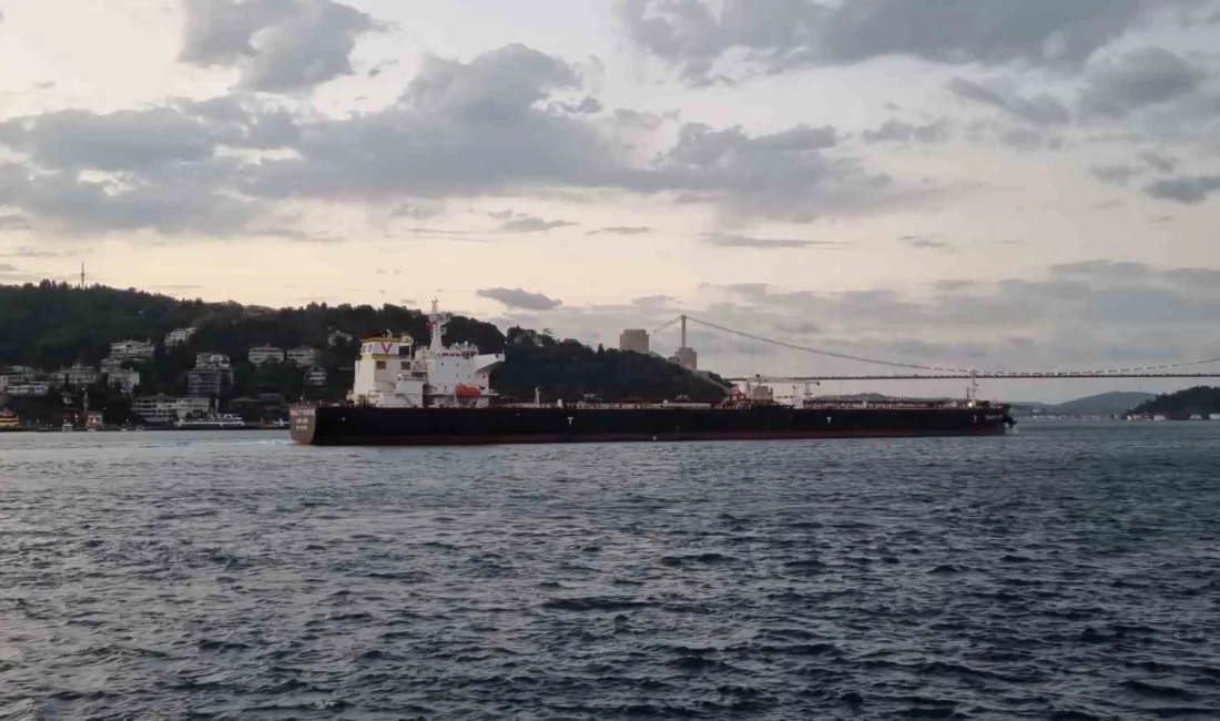 İstanbul Boğazı arızalanan petrol tankeri nedeniyle gemi trafiğine kapatıldı İstanbul Boğazı, arızalanan ham petrol tankeri nedeniyle çift yönlü olarak
