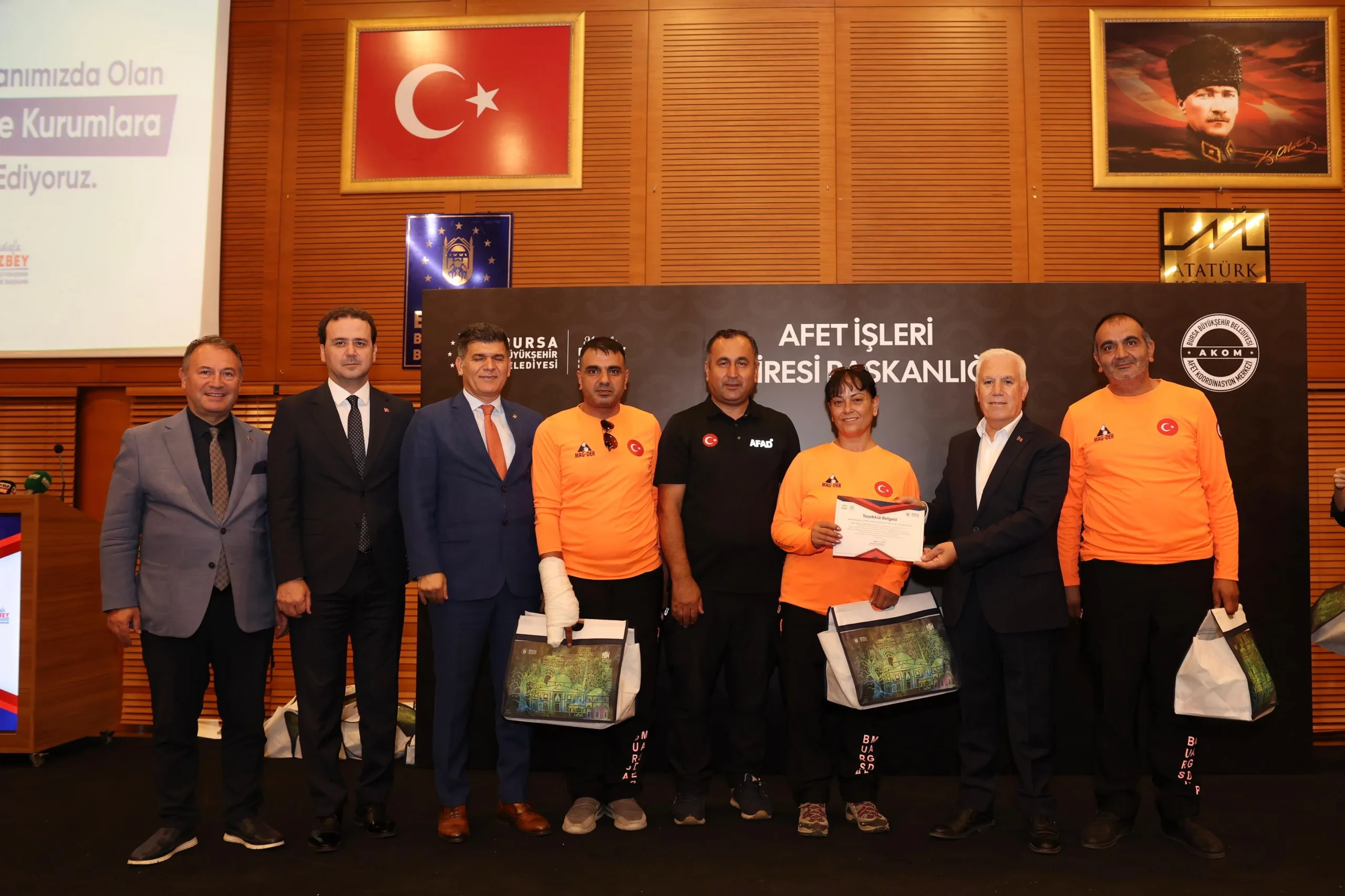 Bursa Büyükşehir Belediye Başkanı Mustafa Bozbey, Bursa’daki orman yangınlarının söndürülmesi