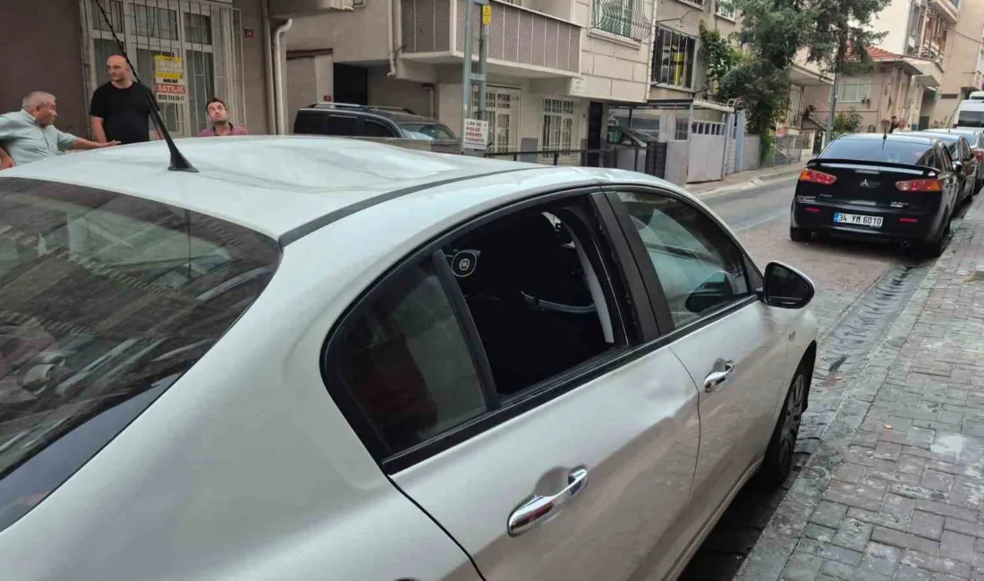 Küçükçekmece’de ailesini rehin alan şahıs 3. kattan aşağı atladı Küçükçekmece’de annesini, babasını ve erkek kardeşini rehin alan şahıs, 3.