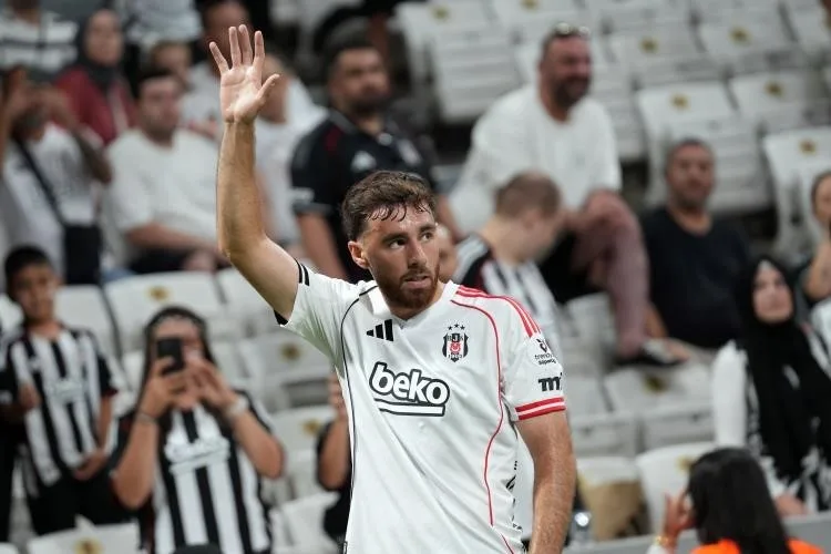 Orkun Kökçü: “Galibiyet için mutluyuz ama oyunumuz daha da iyi olabilir” Beşiktaşlı futbolcu Orkun Kökçü, Eyüpspor karşısında aldıkları 2-1’lik galibiyet için