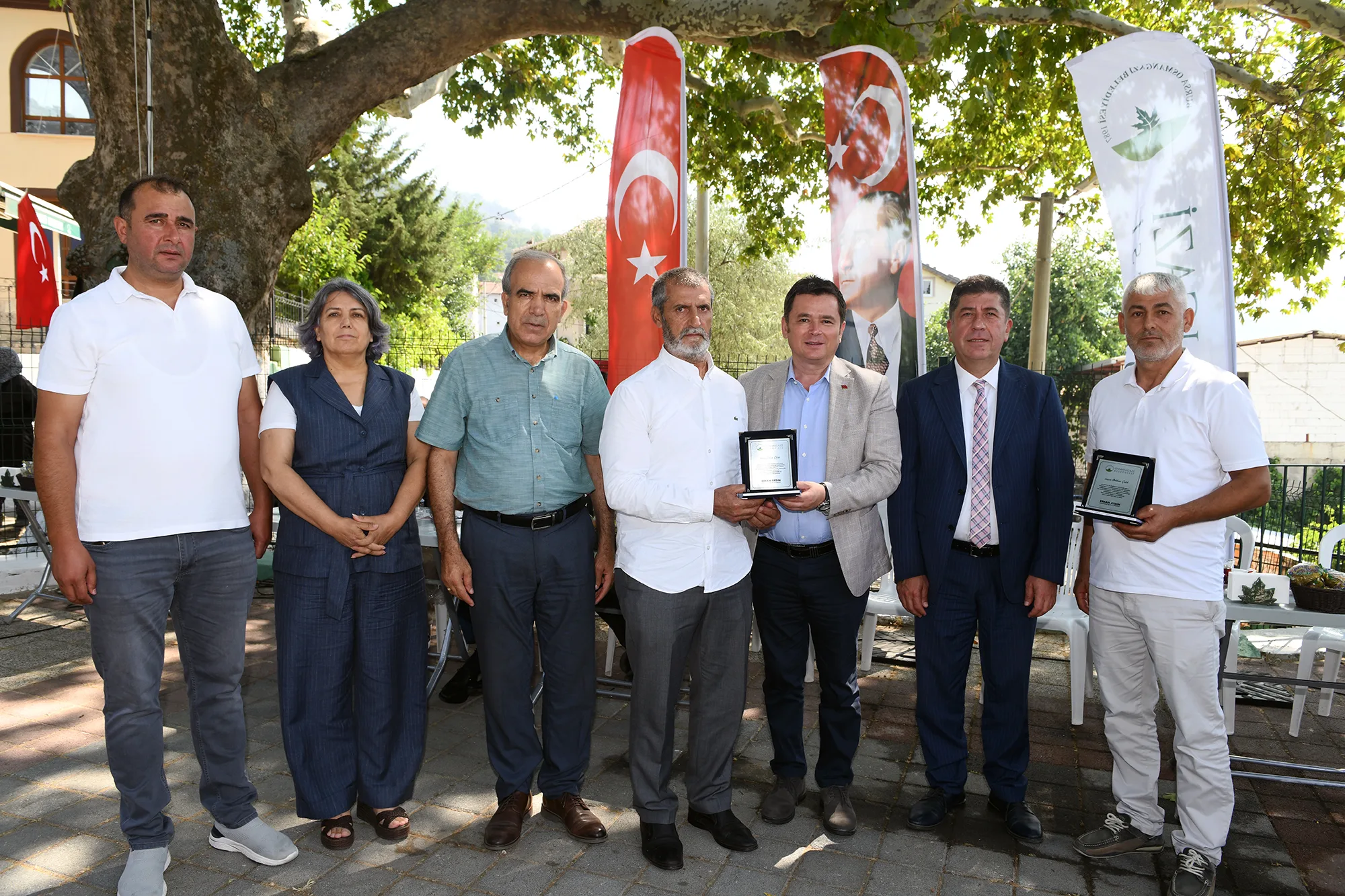 Bursa’da yaşanan orman yangınlarının ardından çevre temizliği için gönüllü olarak