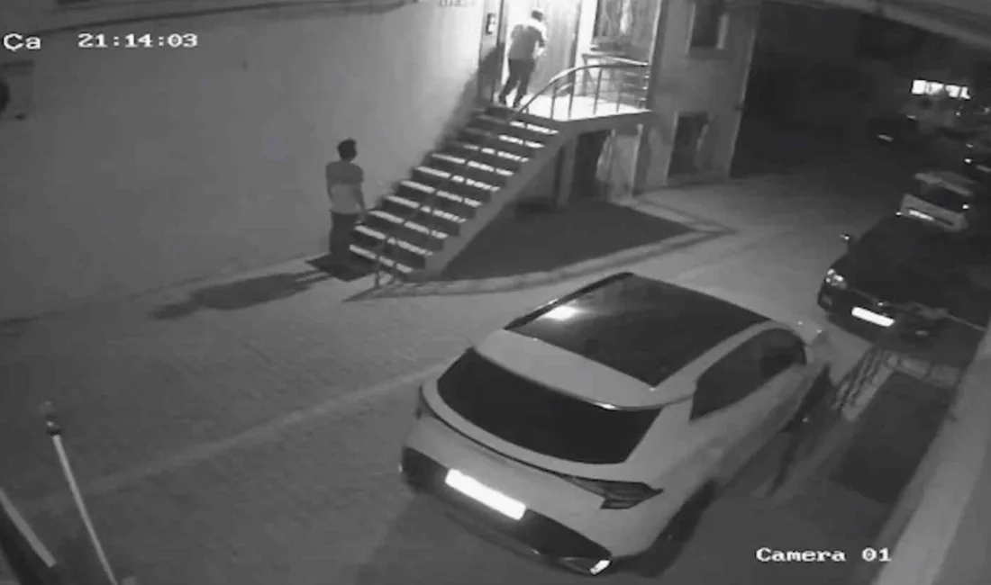 Sancaktepe’de bir apartmana giren 1’i kadın 3 kişi, 4 dakika