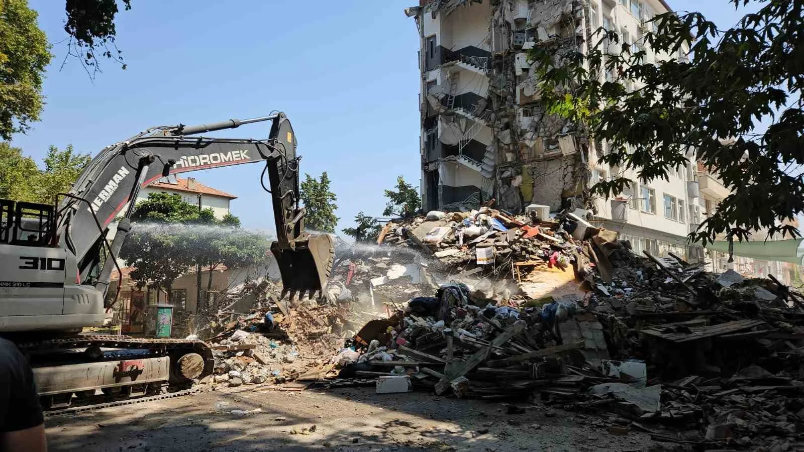 Balıkesir’in Sındırgı ilçesinde 10 Ağustos’ta meydana gelen depremin ardından ağır