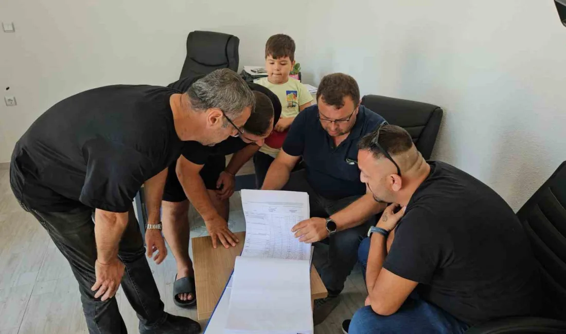 Balıkesir Sındırgı'daki depremin ardından yapılan hasar tespit çalışmaları dikkat çekiyor.