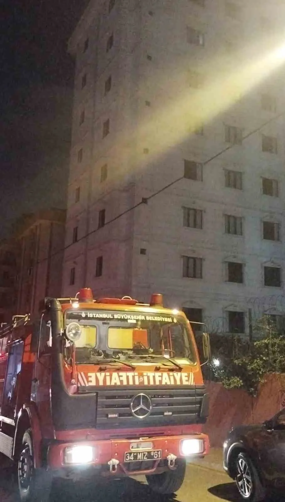 Ümraniye'deki bir otelde elektrik panosunda çıkan yangın paniğe yol açtı.