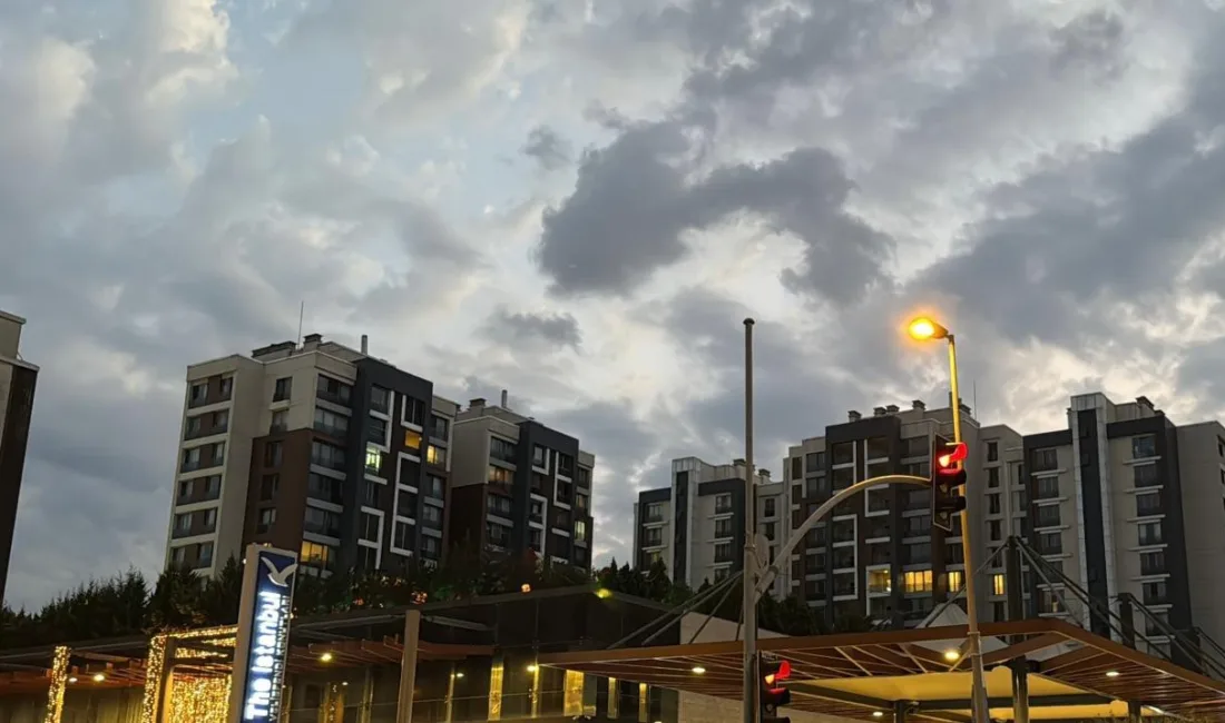 Zeytinburnu’nda 9. kattan düşen çocuk hayatını kaybetti İstanbul Zeytinburnu'nda 1 yaşındaki Aden Ronya S., bir sitenin 9.