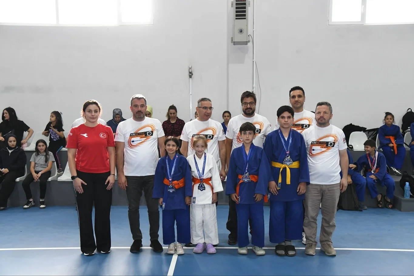 Pursaklar Belediyesi’nin ilçeye kazandırdığı spor tesisleri, gençleri spora yönlendirerek geleceğin