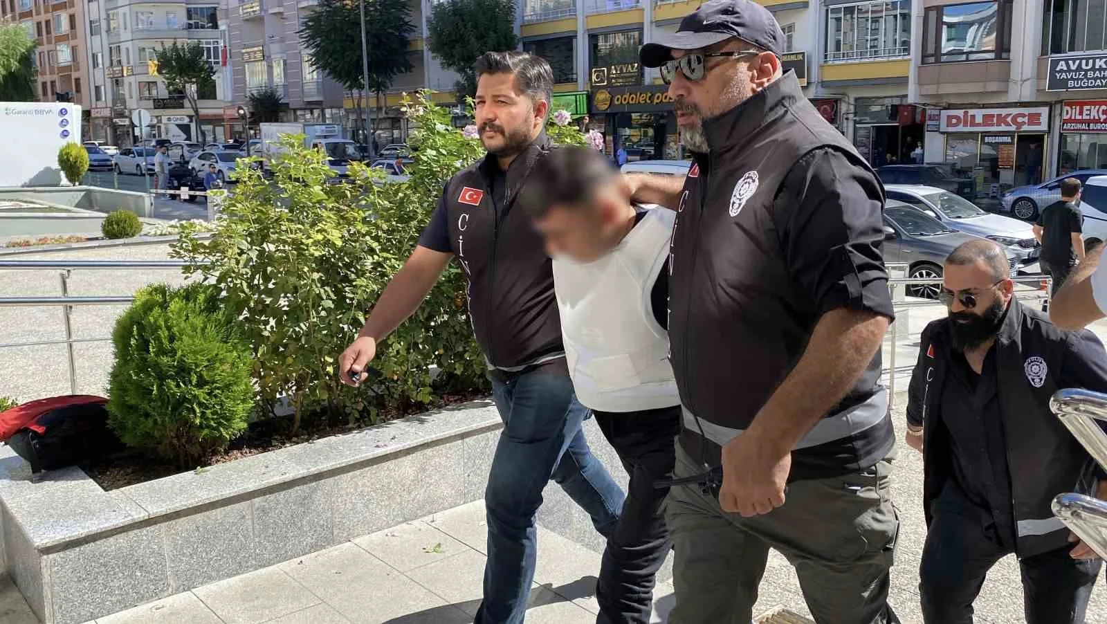 Çorum’da petshop dükkanında tüfekle vurulan Gökhan Dal yaşamını yitirdi. Olayla