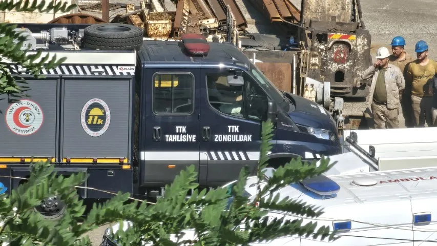 Maden ocağında göçük: 2 işçiyi kurtarma çalışması sürüyor Zonguldak’ta Türkiye Taşkömürü Kurumuna (TTK) ait maden ocağında göçük meydana