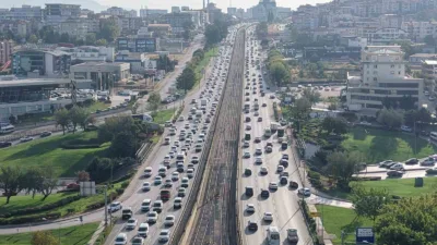 Bursa’da okulların açılmasıyla trafik çileye dönüştü Bursa'da okulların açılmasıyla sabah trafiği adeta felç oldu. Veliler ve