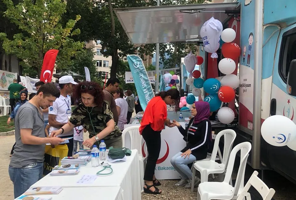 Sağlık sokağı Ulucami’de kuruluyor Bursa İl Sağlık Müdürlüğü, her yıl gelenek haline getirdiği ‘Sağlık Sokağı’nı