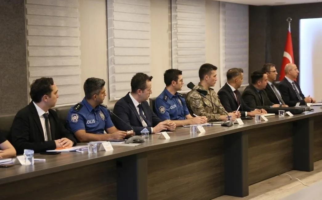 Şırnak’ta İl Emniyet Müdürü Volkan Sazak başkanlığında yapılan toplantıda okul