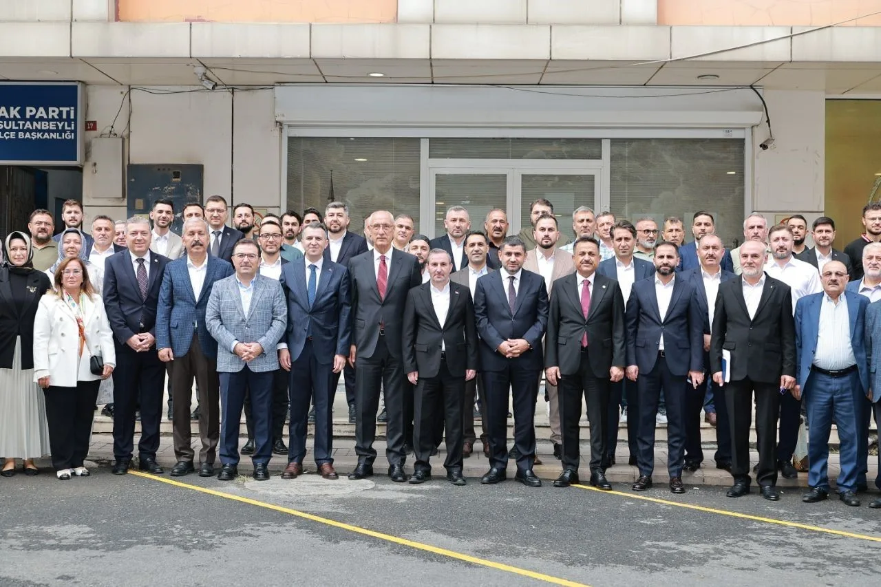 Türkiye Yüzyılı Buluşmaları kapsamında Sultanbeyli’de düzenlenen programda AK Parti heyeti