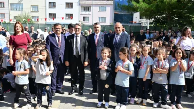 Yeni Eğitim Öğretim yılının ilk gününde 3 okulu ziyaret ederek,