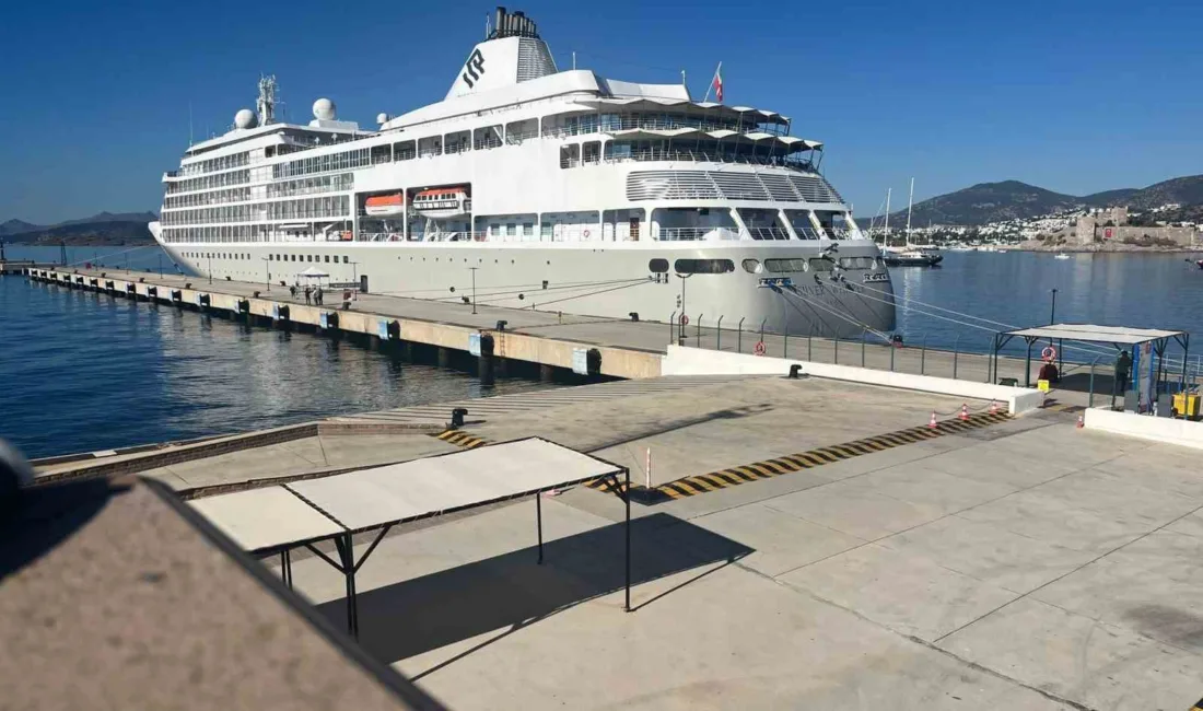 Bahamalar bayraklı lüks yolcu gemisi Silver Whisper, Rodos’tan Bodrum’a 340
