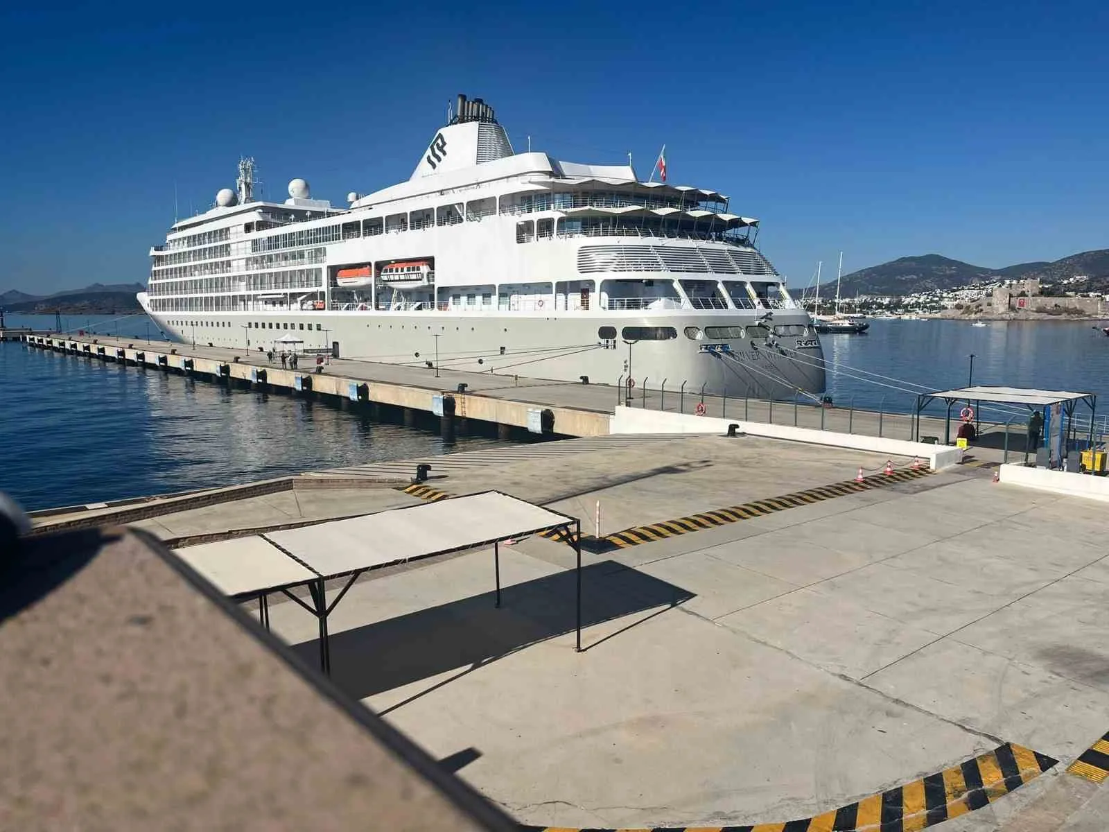 Bahamalar bayraklı lüks yolcu gemisi Silver Whisper, Rodos’tan Bodrum’a 340