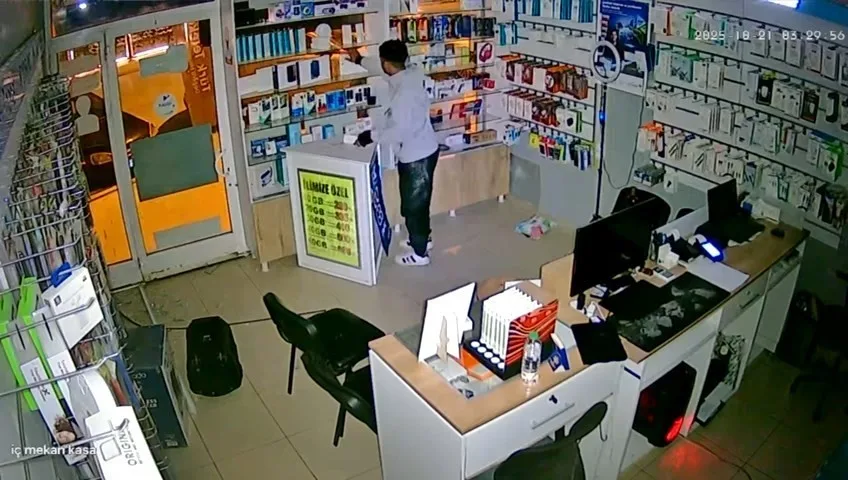Elazığ’da bir telefoncunun camını kırıp içeri giren ve elektronik cihazları