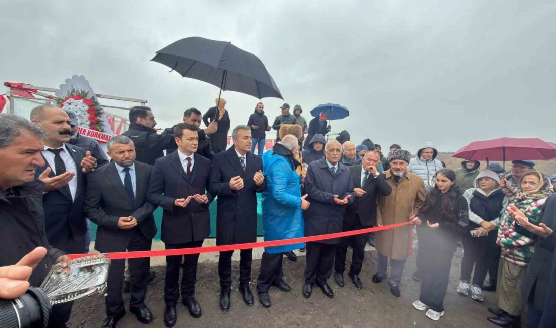 Ardahan’ın Çıldır ilçesindeki Karaçay Kanyonu’nda, Şeytan Kalesi’nin izlenebileceği noktaya yapılan