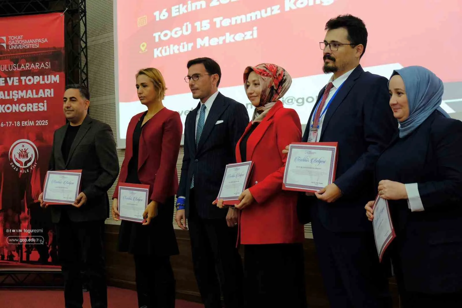 Tokat Gaziosmanpaşa Üniversitesi’nde düzenlenen kongre, “Yaşlılığa Bütüncül Yaklaşım” temasıyla akademisyenleri,