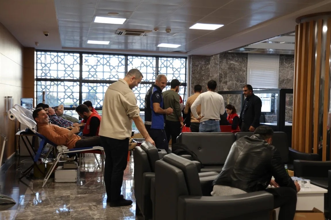 Kartepe Belediyesi ile Kızılay iş birliğinde düzenlenen kan ve kök