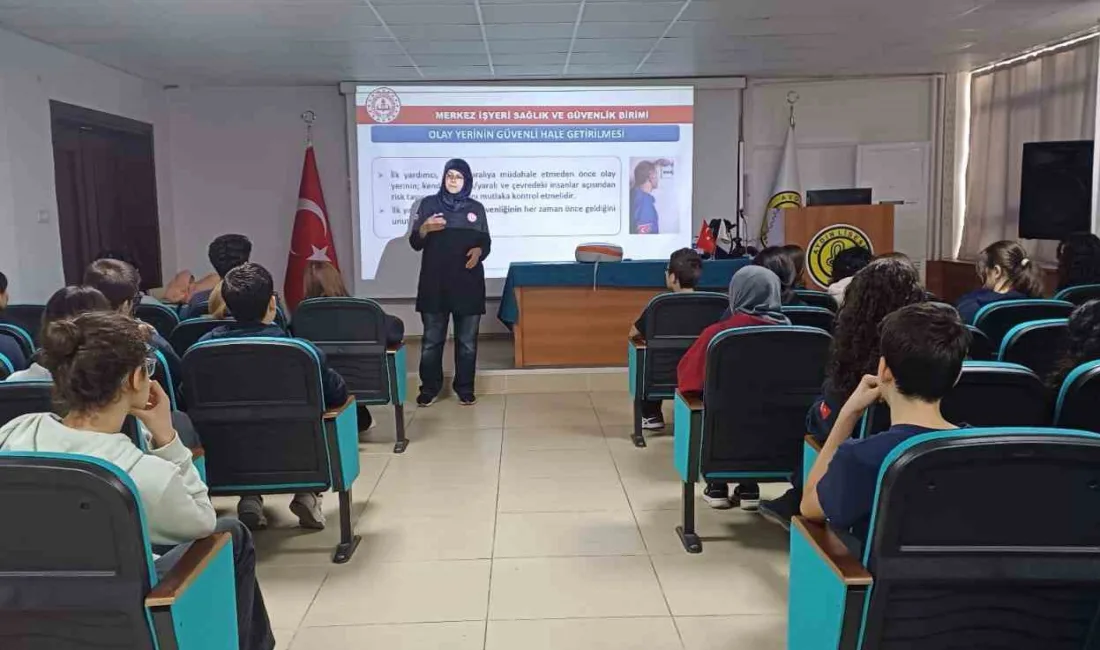 Aydın Lisesi’nde İl Sağlık Müdürlüğü uzmanları tarafından düzenlenen seminerde öğrencilere