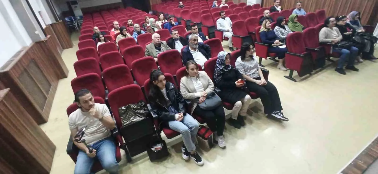 Zonguldak’ın Devrek ilçesinde Kaymakamlık tarafından düzenlenen seminerde, Açık Kapı sistemi
