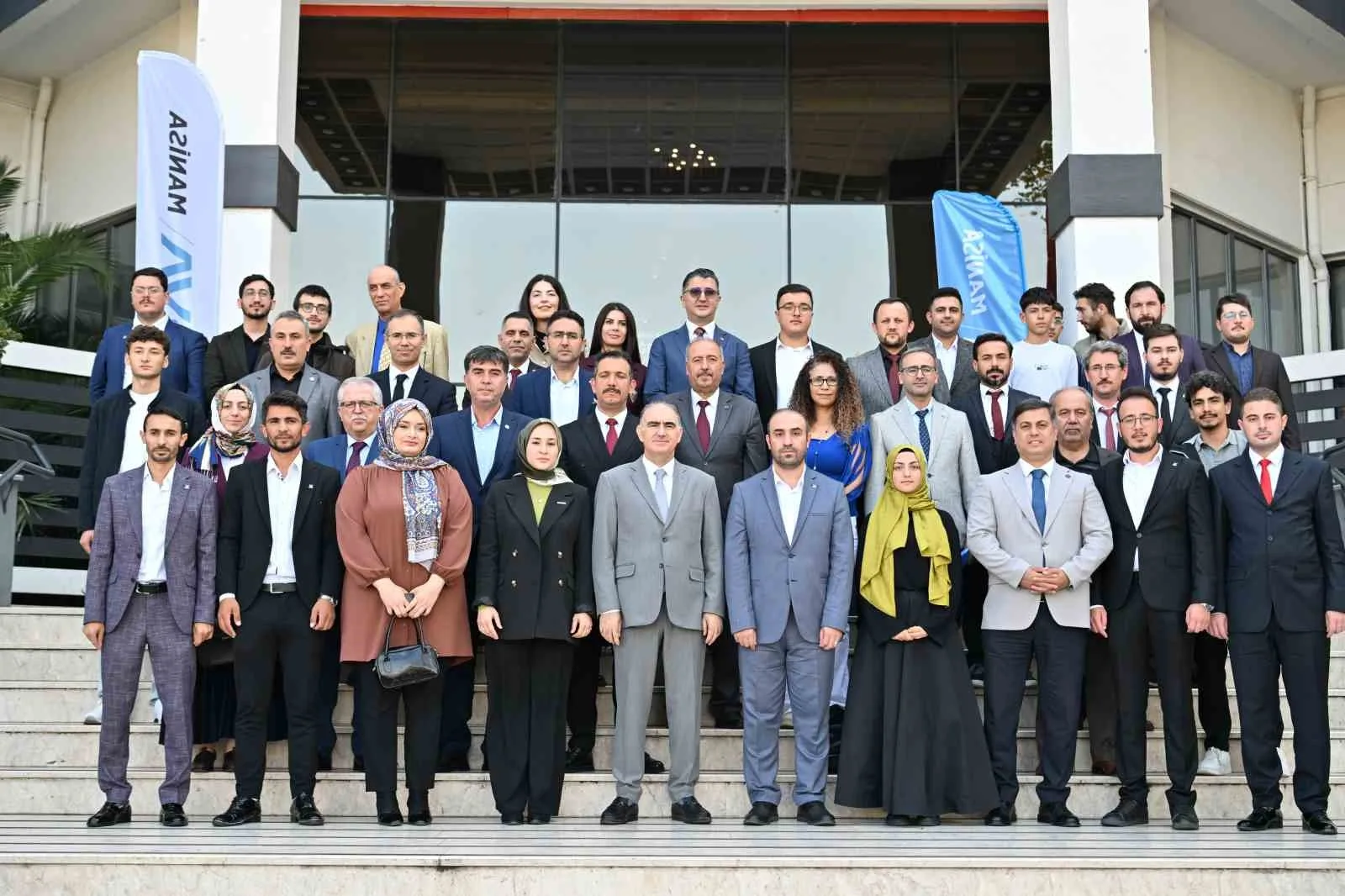 Manisa’da düzenlenen Gençlik Çalıştayı’nda gençlerin sosyal, kültürel ve manevi gelişimine
