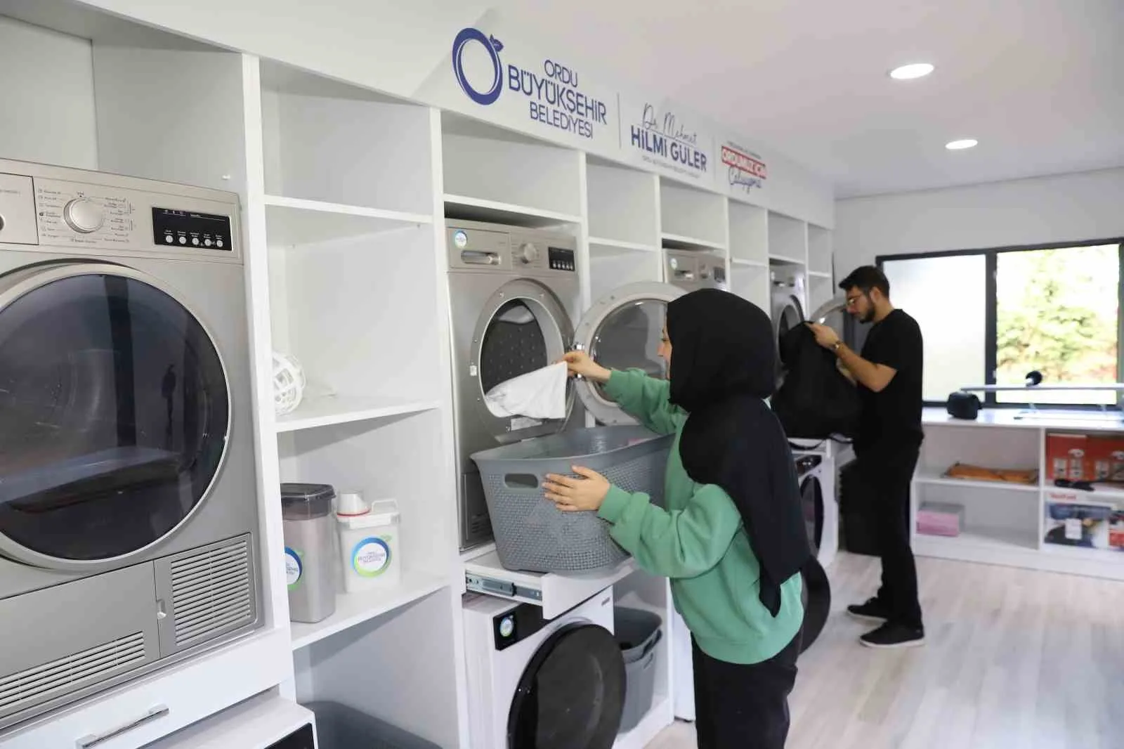 Ordu Büyükşehir Belediyesi’nin Ordu Üniversitesi yerleşkesinde hayata geçirdiği “kent çamaşırhanesi”