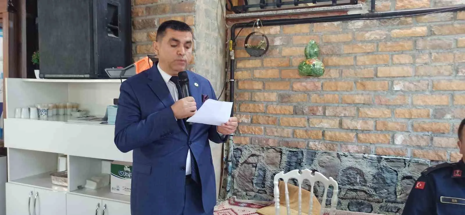 Zonguldak’ın Devrek ilçesinde, Kaymakamlık tarafından düzenlenen kahvaltı programında muhtarlar ve