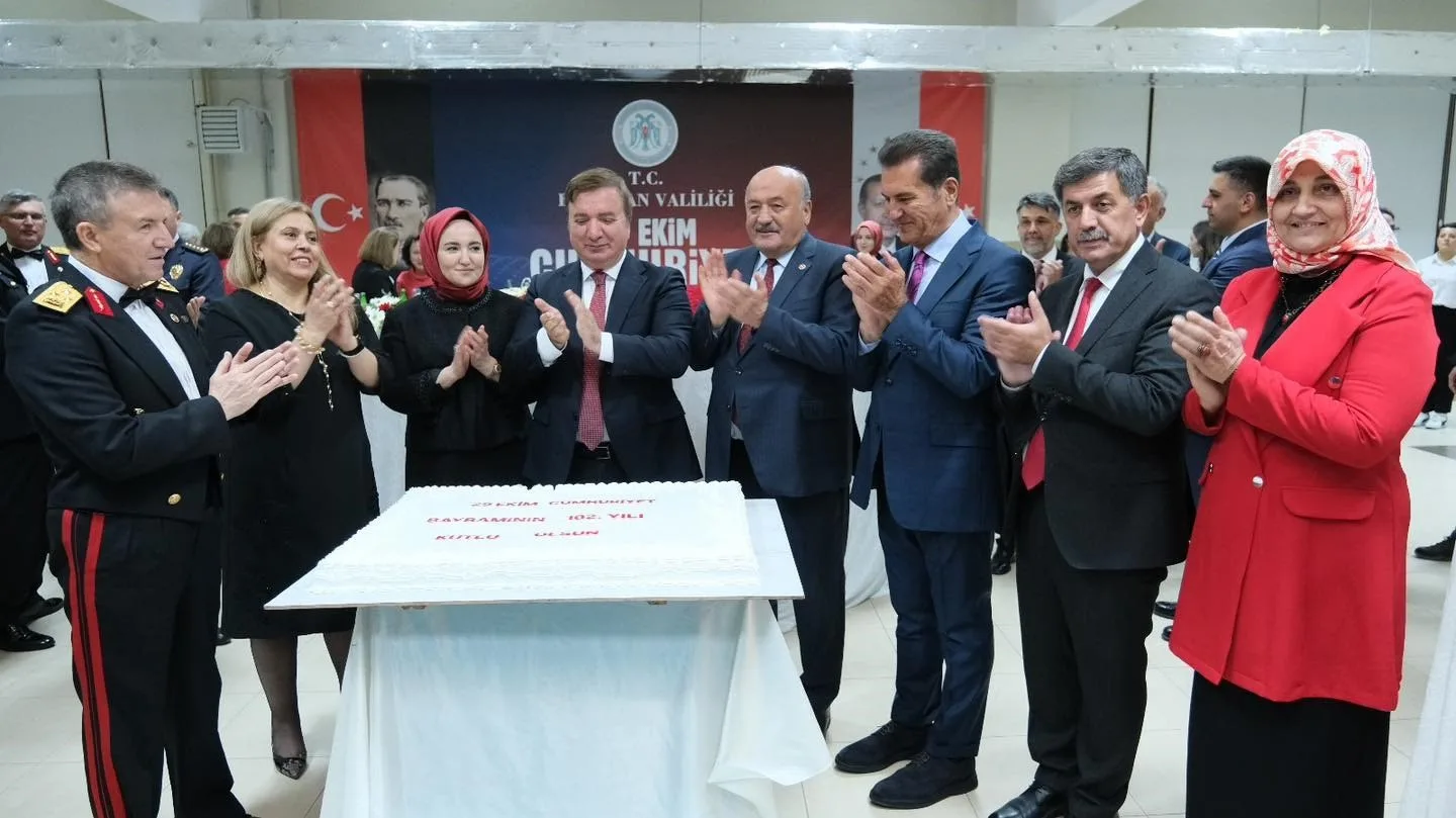 Erzincan’da Cumhuriyet’in 102’nci yılı Polis Okulu’nda düzenlenen resepsiyonla kutlandı. Vali