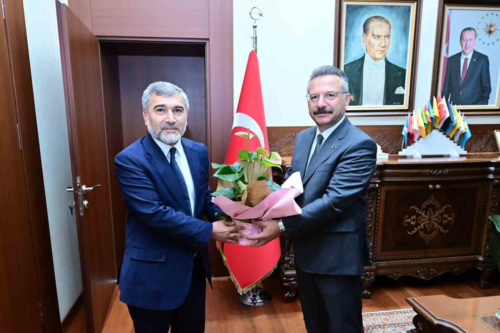 Eskişehir Valisi Hüseyin Aksoy, İl Müftüsü Muharrem Gül’ü kabul ederek