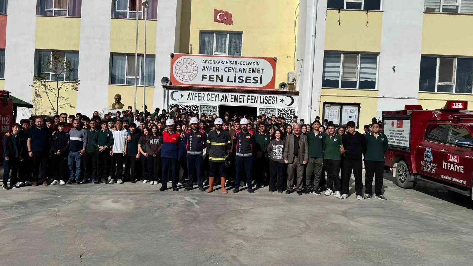 Bolvadin Belediyesi İtfaiye Müdürlüğü ekipleri, Ayfer-Ceylan Emet Fen Lisesi’nde öğrencilere