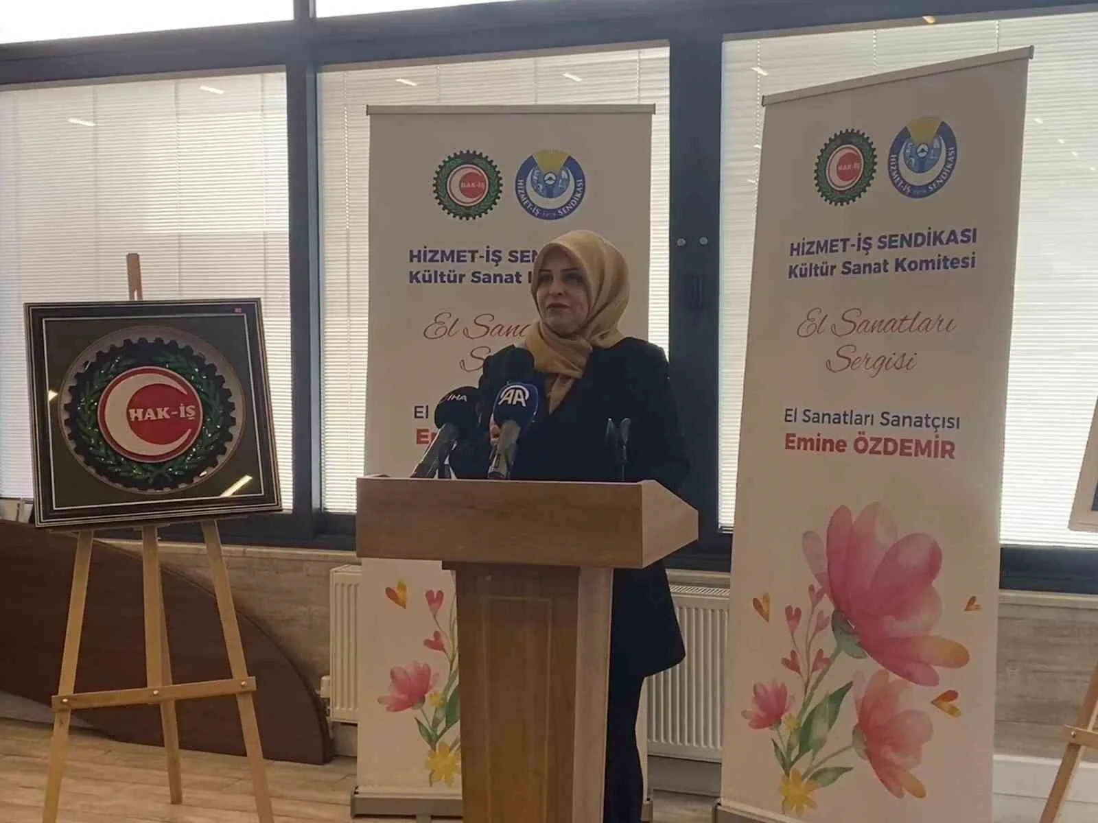 HAK-İŞ Kültür Sanat Komitesi’nin el sanatları sergisinde yer alan Emine